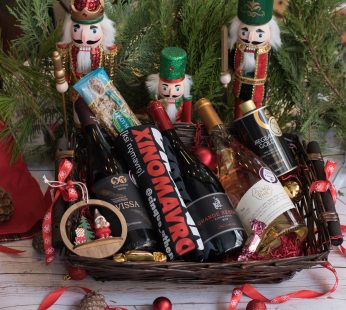 Straw Basket with 3 Wines, T-Shirt & EVOO